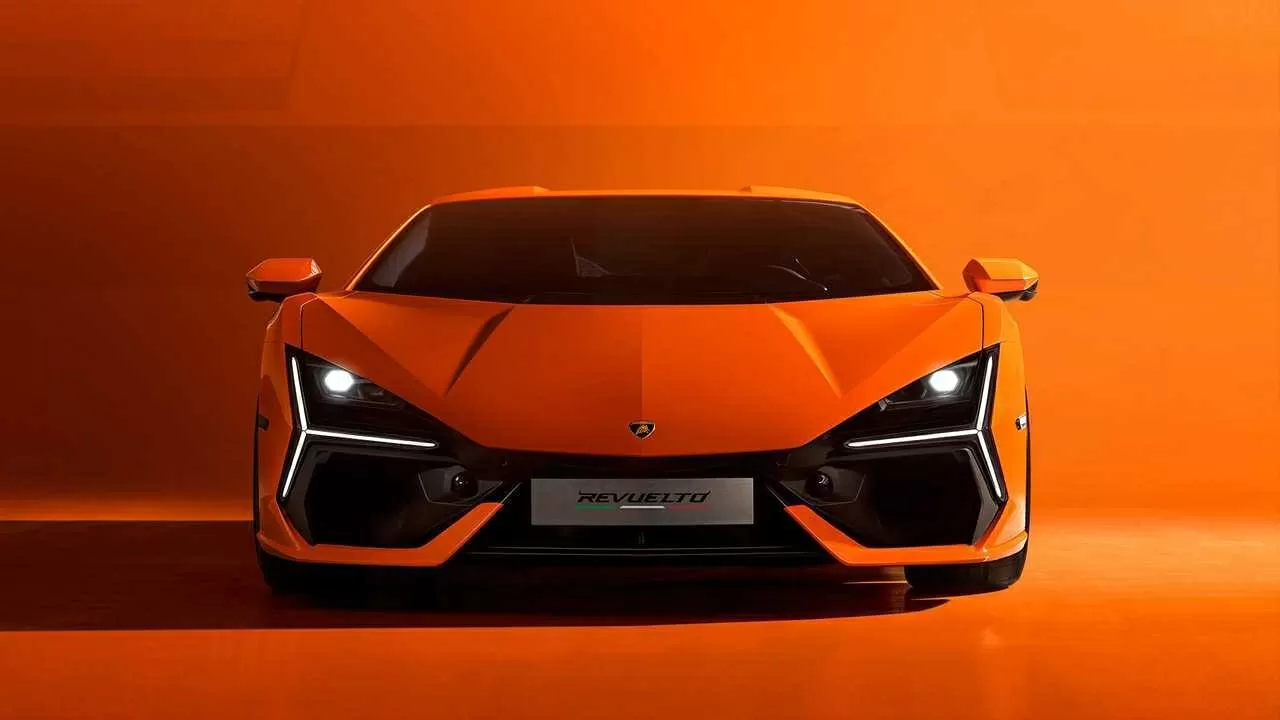 Lamborghini revuelto foto 2023
